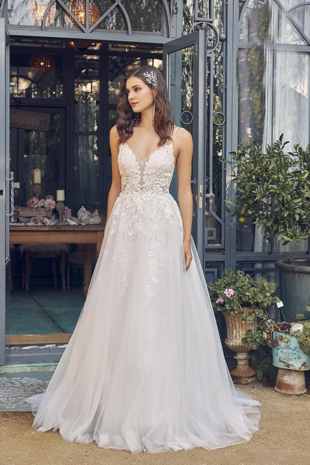 Women's Outerwear Attire Hot Items Flower decal long sleeveless V-neck wedding dress Women's Outerwear Attire Hot Items Flower decal long sleeveless V-neck wedding dress